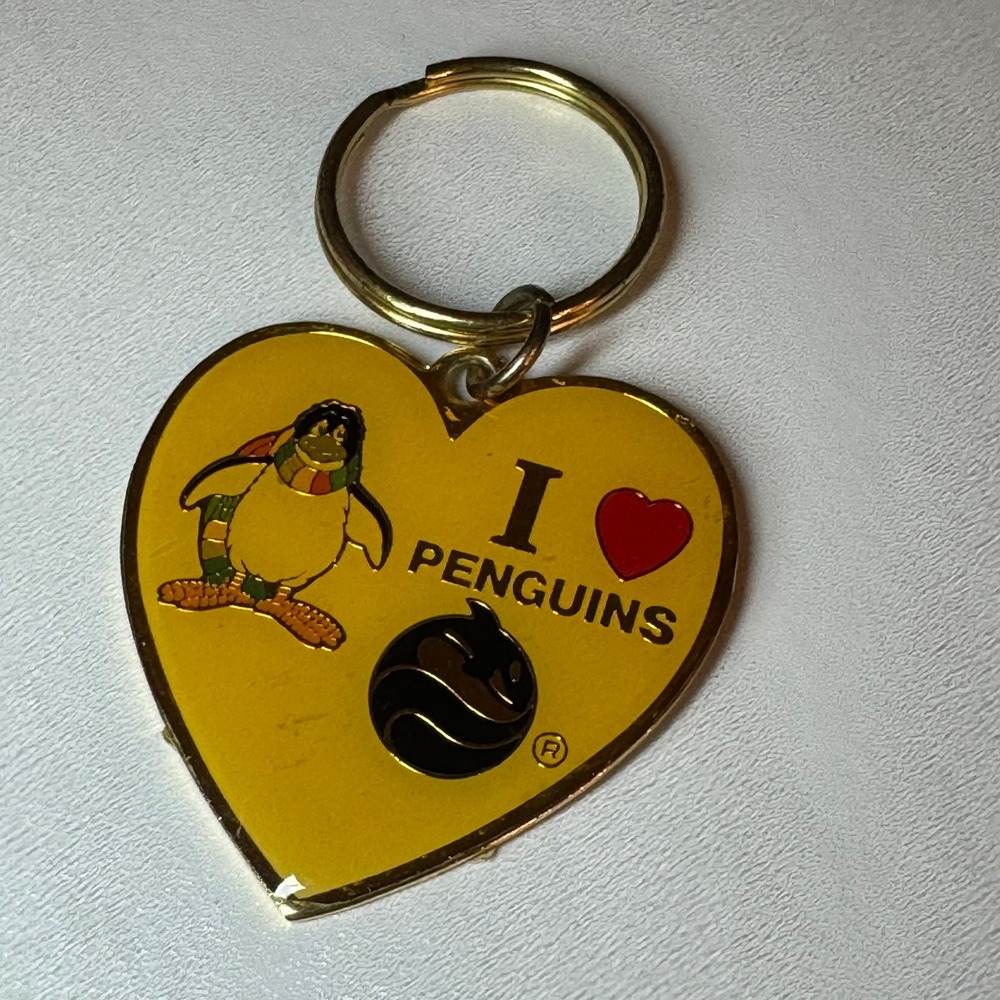 Vintage I Love Penguins SeaWorld Heart Keychain Charm‎ Souvenir Collectible